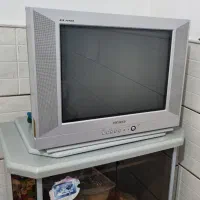 تلویزیون۲۱ اینچ همراه میز