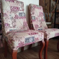 دو عدد صندلی