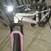 دوچرخه خشک کویر دخترونه