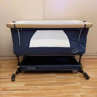 تخت کنار مادر آنجل بیبی