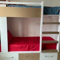 تخت دو طبقه و میز آینه