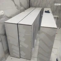 دکور و قفسه و میز مغازه