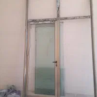 درب مغازه آلومیونی با شیشه در حد