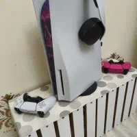 ps5 در حد نو دو دسته فابریک با هدست اصل