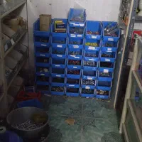 قوطی ۲×۲ آهن ویترین قفسه فلزی و پیچ و مهره ای|عمده‌فروشی|چمران, |دیوار