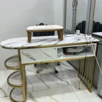 میز ناخن و صندلی