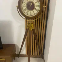 ساعت ایستاده سه پایه