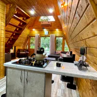 کلبه سوئیسی جکوزی دار گیله سوسو(با صبحانه رایگان)|اجارهٔ کوتاهمدت ویلا و باغ|کوچصفهان, |دیوار