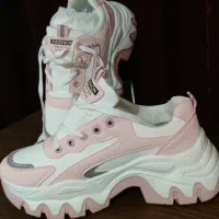 کتونی دخترونه لژدار