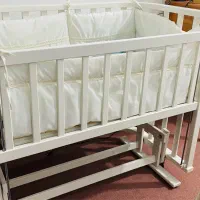 گهواره تمیز و کاملا سالم به همراه پشه بند