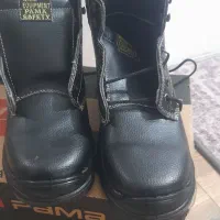 یک جفت کفش نو