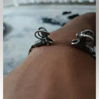 دست بند نقره گم شده