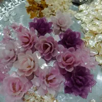 حجم زیادی گلبرگ و گل کریستالی فقط باید مونتاژ بشه