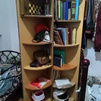 کتابخانه قدیمی محکم