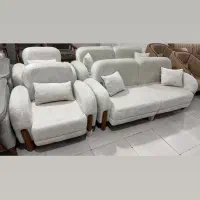 به یک شاگرد ساده کار در مبل سازی