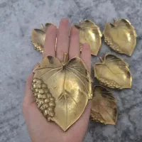 وسایل برنجی|کلکسیون اشیاء عتیقه|بروجرد, |دیوار