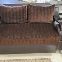 یک مبل دونفره در حد نو روکش ترک