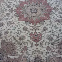 فروش  ۲ تخته فرش ۹ متری زمینه کرم