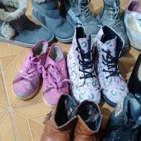 تعدای کفش دخترانه از ۵۰ تا ۱۰۰