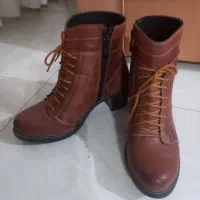 یک جفت پوتین سایز ۳۸