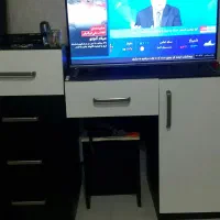 میز دارای ۶ کشو سالم و تمیز