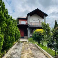 ویلا-انگلیسی-حیاط-مشجر-جاده-امیر-آباد-سند-دار