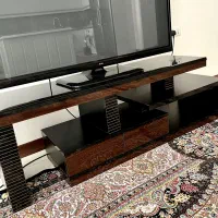 میز تلویزیون باکلاس با شیشه مشکلی