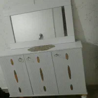 سلام یک عدد  میز کنسول و آینه سالم