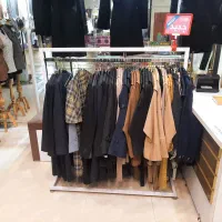 میز پاچال و رگال  قوی و مانکن و  چوب لباسی مشکی