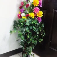 گل مصنوعی همراه گلدان