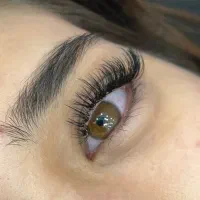 خدمات اکستنشن مژه و لیفت و لمینت مژه و ابرو