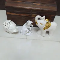 یک سری مجسمه چینی سرامیک