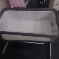 تخت کنار مادر