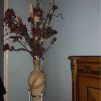 گل و گلدان به همراه پایه گلدان