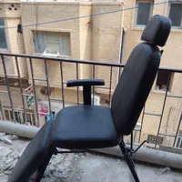 یک عدد صندلی به فروش میرسد