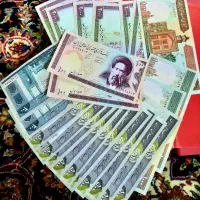 اسکناس قدیمی و سکه پهلوی مطابق عکس