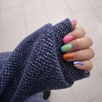 خدمات کاشت ناخن حرفه ای و ماندگار و لیفت ابرو|خدمات آرایشگری و زیبایی|نور, |دیوار