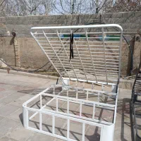 زیر تشکی فلزی سفید رنگ کفی/ ثابت/تخت جکدار|تخت و سرویس خواب|تهران, اکباتان|دیوار