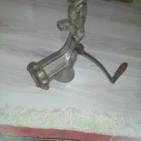 چرخ گوشت قدیمی دستی المانی|صنایع دستی و سایر لوازم تزئینی|اردبیل, |دیوار