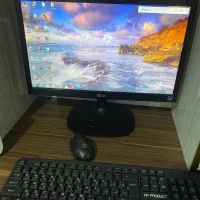 کامپیوتر با تمام لوازم