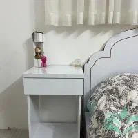 میز کنار تخت(پاتختی)