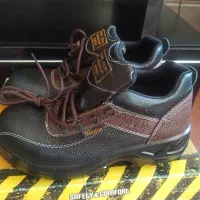 کفش ایمنی.بهشتیان برند الوند .وشوکتیان تبریز