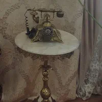 تلفن و میز تلفن برنج