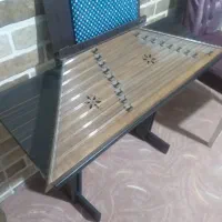 سنتور به همراه پایه و کیف و غیره...