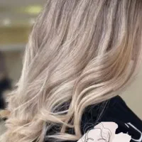 خدمات رنگمو،کاشت واکستنشن مژه،میکاپ با تخفیف ویژه