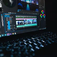 استخدام تدوینگر پریمیر یا افترافکت بصورت حضوری
