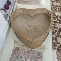 سبد  چوبی.  قلب جهت دکوریجات  بسیار زیباست