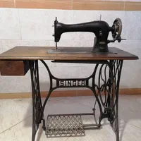 چرخ خیاطی عتیقه به همراه میز اصلی