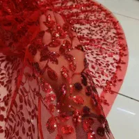 پارچه قرمز رنگ