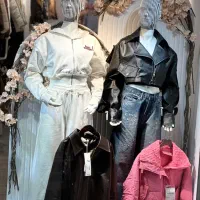 فروشنده  خانوم پوشاک زنانه